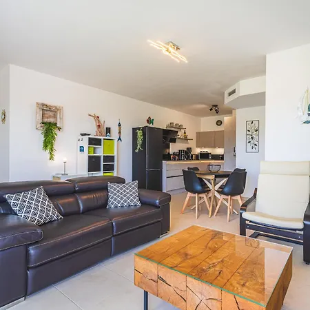 Daire Classe 4 Etoiles By Interhome Le Lavandou