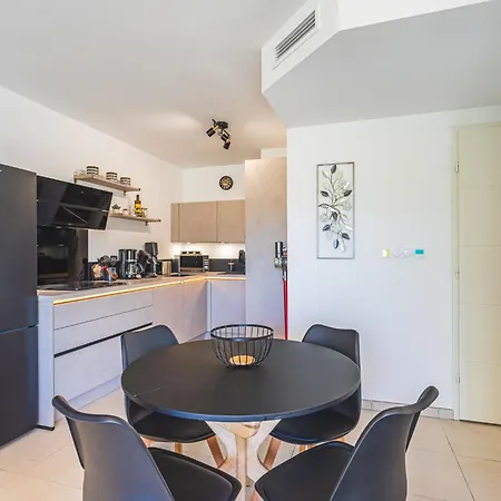 Classe 4 Etoiles By Interhome Le Lavandou