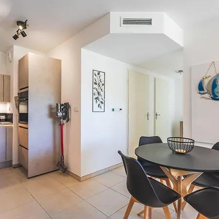 Classe 4 Etoiles By Interhome Daire Le Lavandou