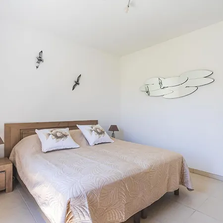 Classe 4 Etoiles By Interhome Daire Le Lavandou